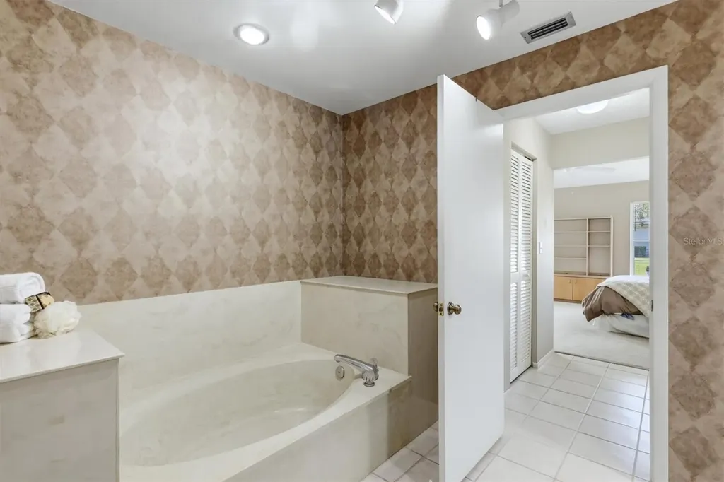 5462 Crestlake Boulevard Sarasota FL 34233