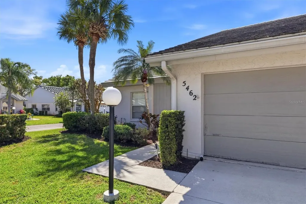 5462 Crestlake Boulevard Sarasota FL 34233