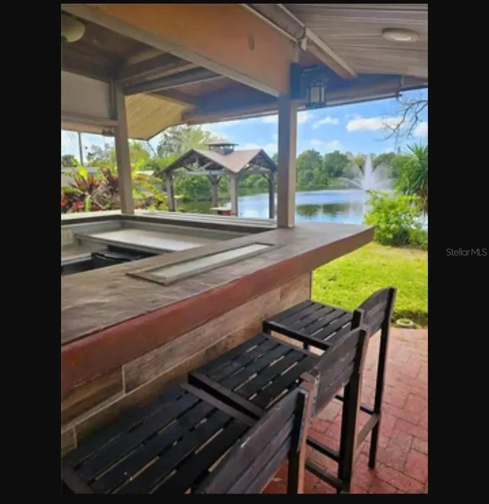 5564 N 63rd Way N St Petersburg FL 33709