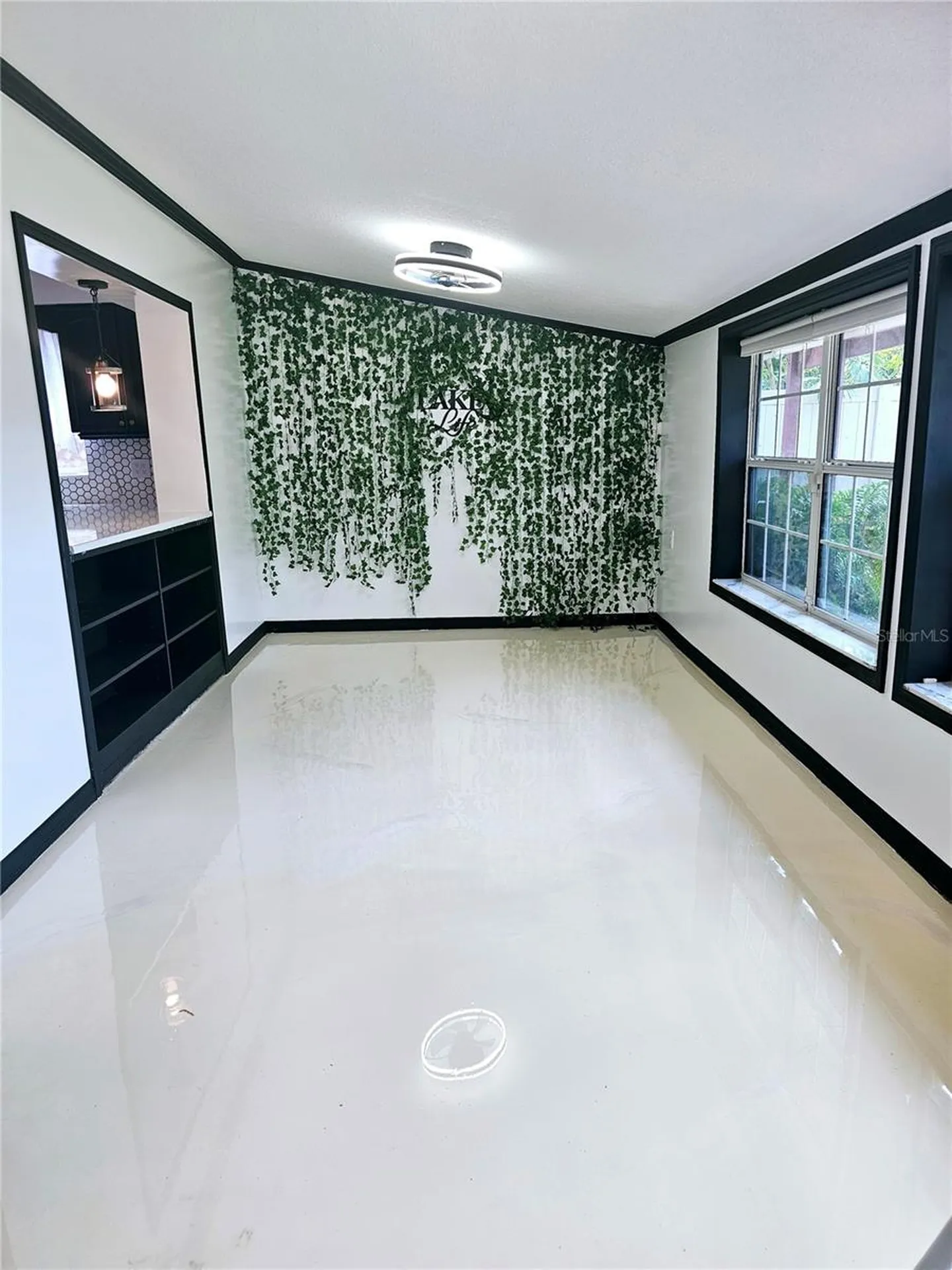 5564 N 63rd Way N St Petersburg FL 33709