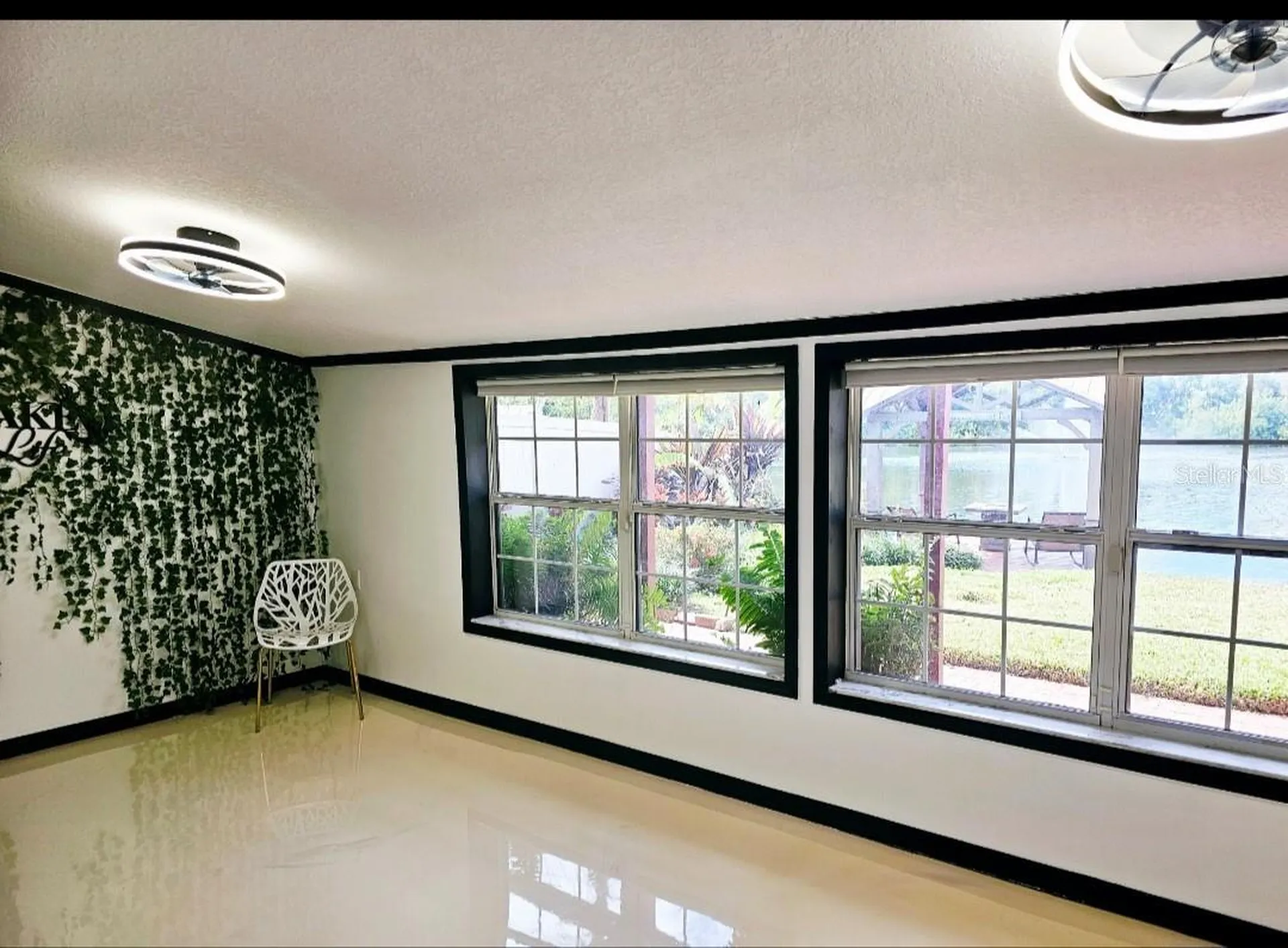 5564 N 63rd Way N St Petersburg FL 33709