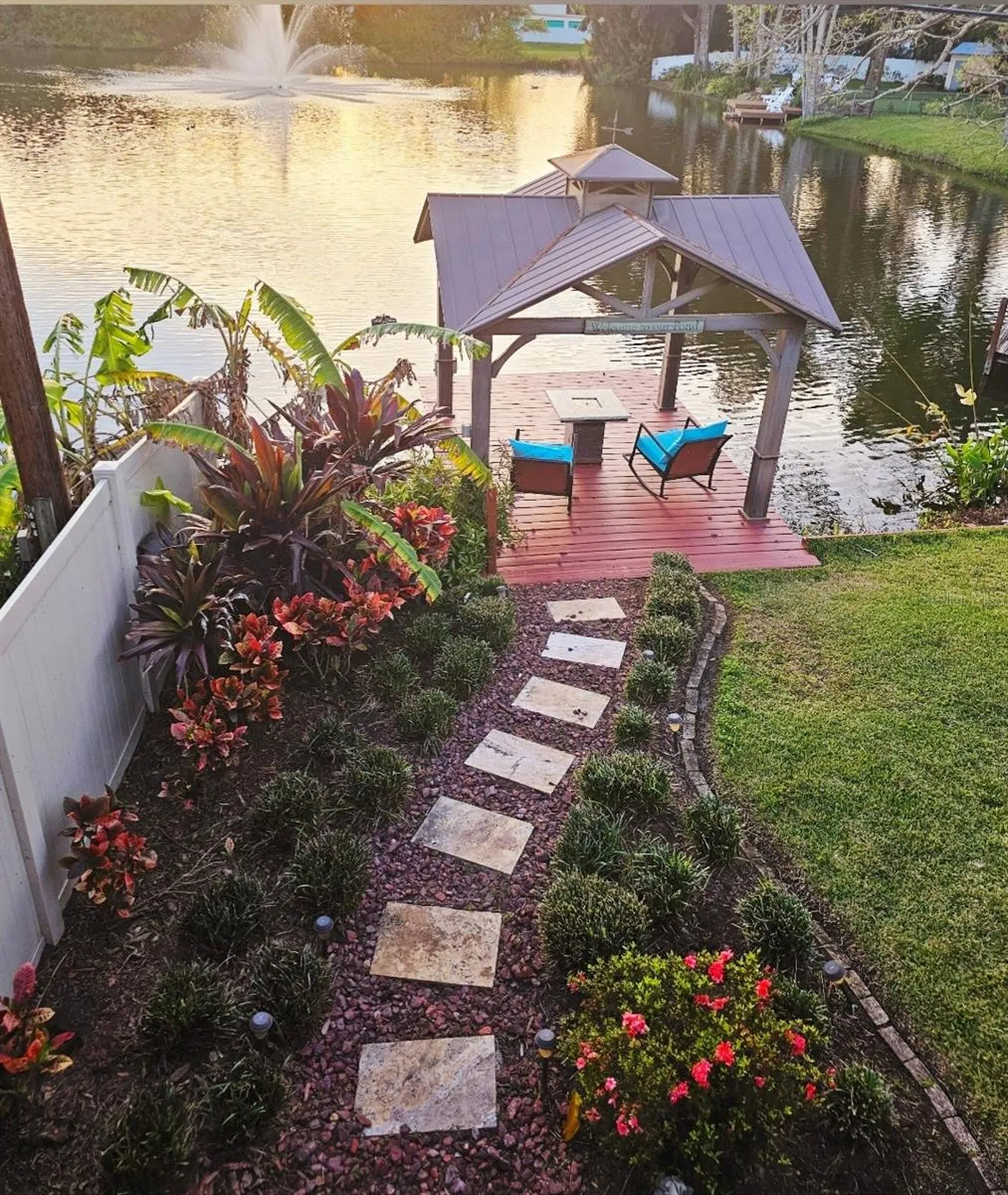 5564 N 63rd Way N St Petersburg FL 33709