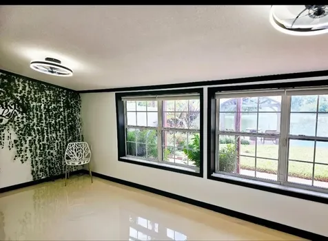 5564 N 63rd Way N St Petersburg FL 33709