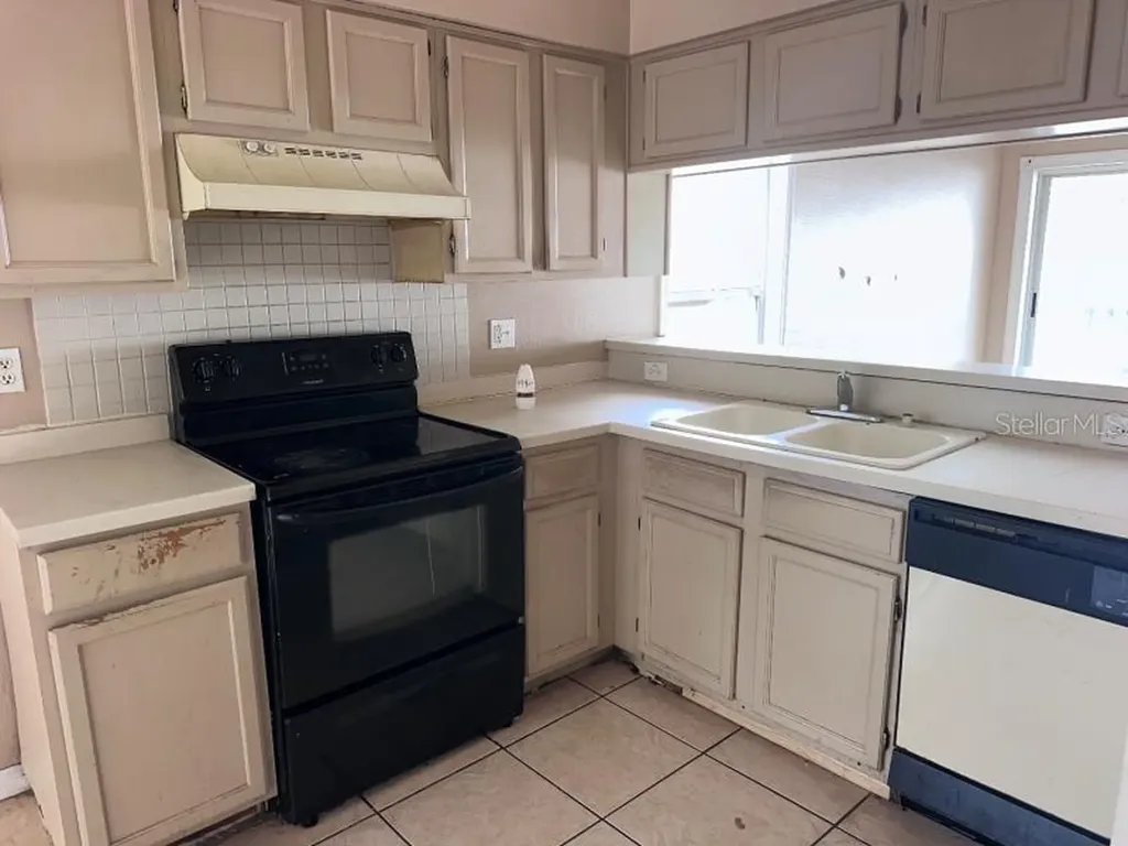 1451 Mohrlake Drive Brandon FL 33511
