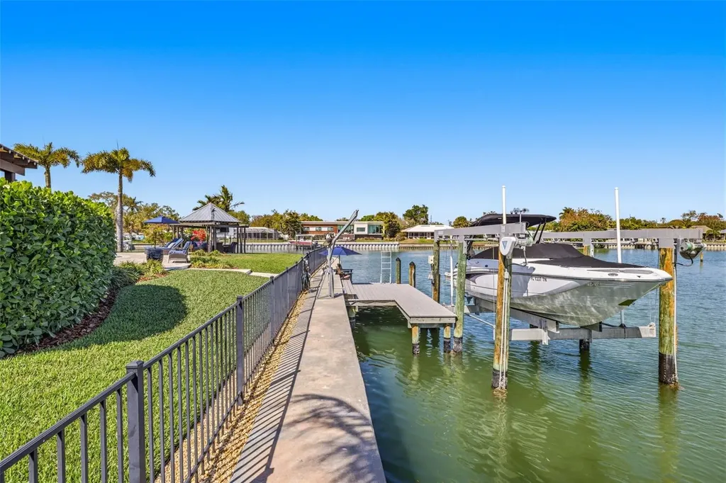 4310 40th Street S St Petersburg FL 33711