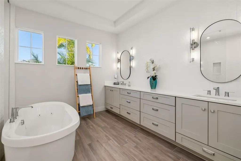 4677 Antrim Drive Sarasota FL 34240