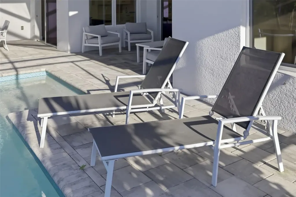 4677 Antrim Drive Sarasota FL 34240