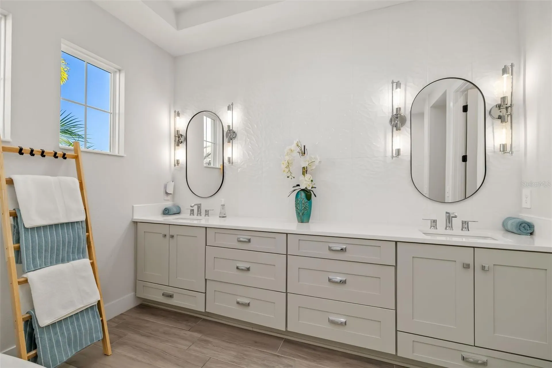 4677 Antrim Drive Sarasota FL 34240