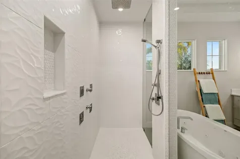 4677 Antrim Drive Sarasota FL 34240