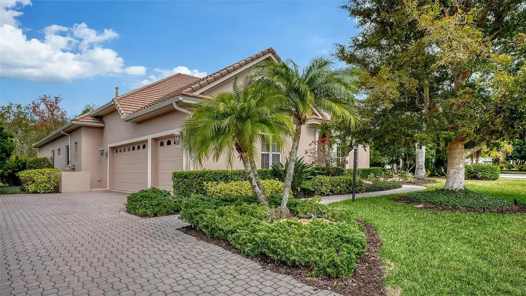 6903 Winners Circle Lakewood Ranch FL 34202