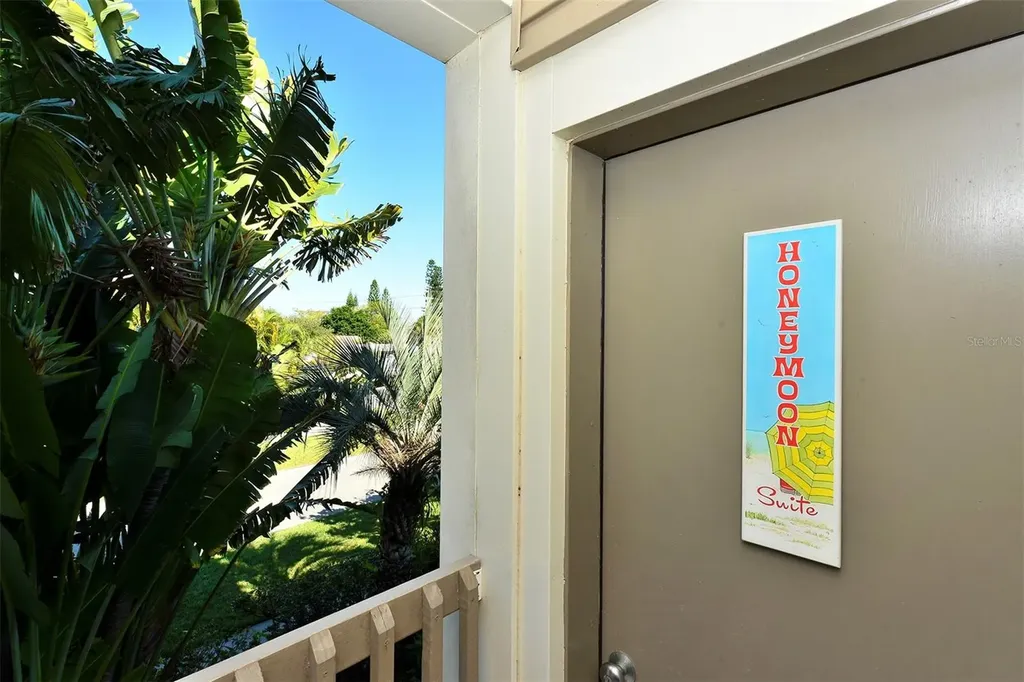 662 Calle Del Otono Sarasota FL 34242