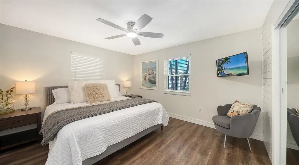 662 Calle Del Otono Sarasota FL 34242