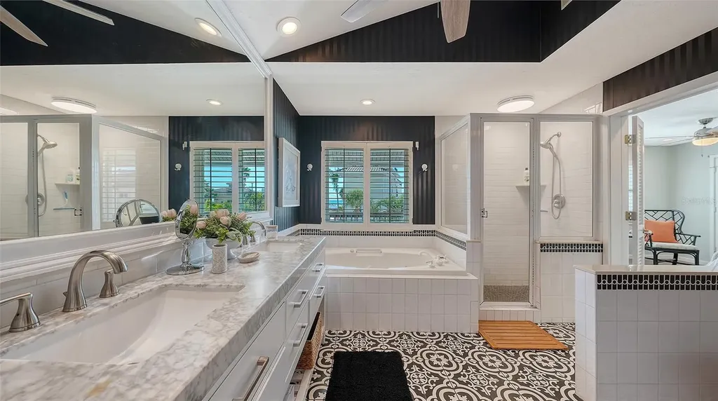 662 Calle Del Otono Sarasota FL 34242