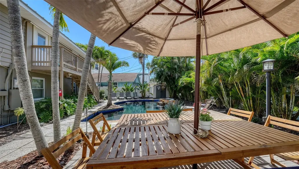 662 Calle Del Otono Sarasota FL 34242