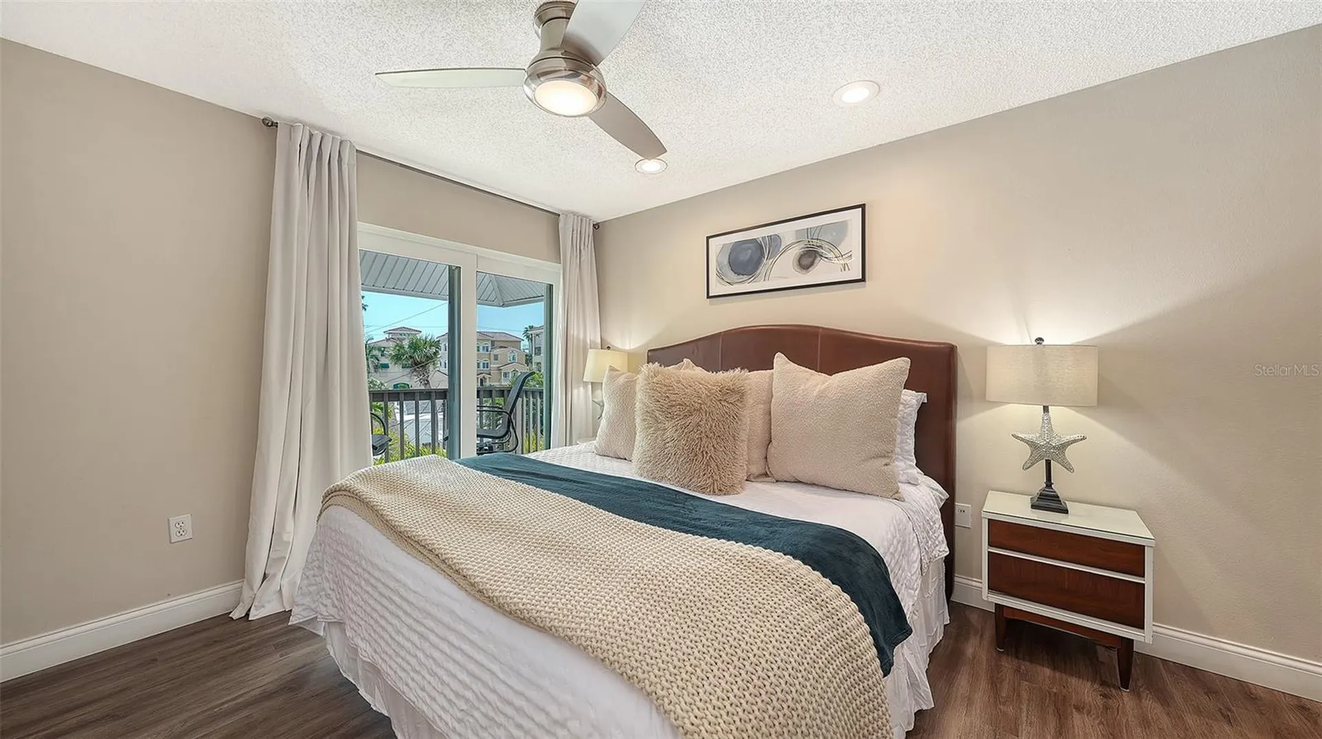 662 Calle Del Otono Sarasota FL 34242