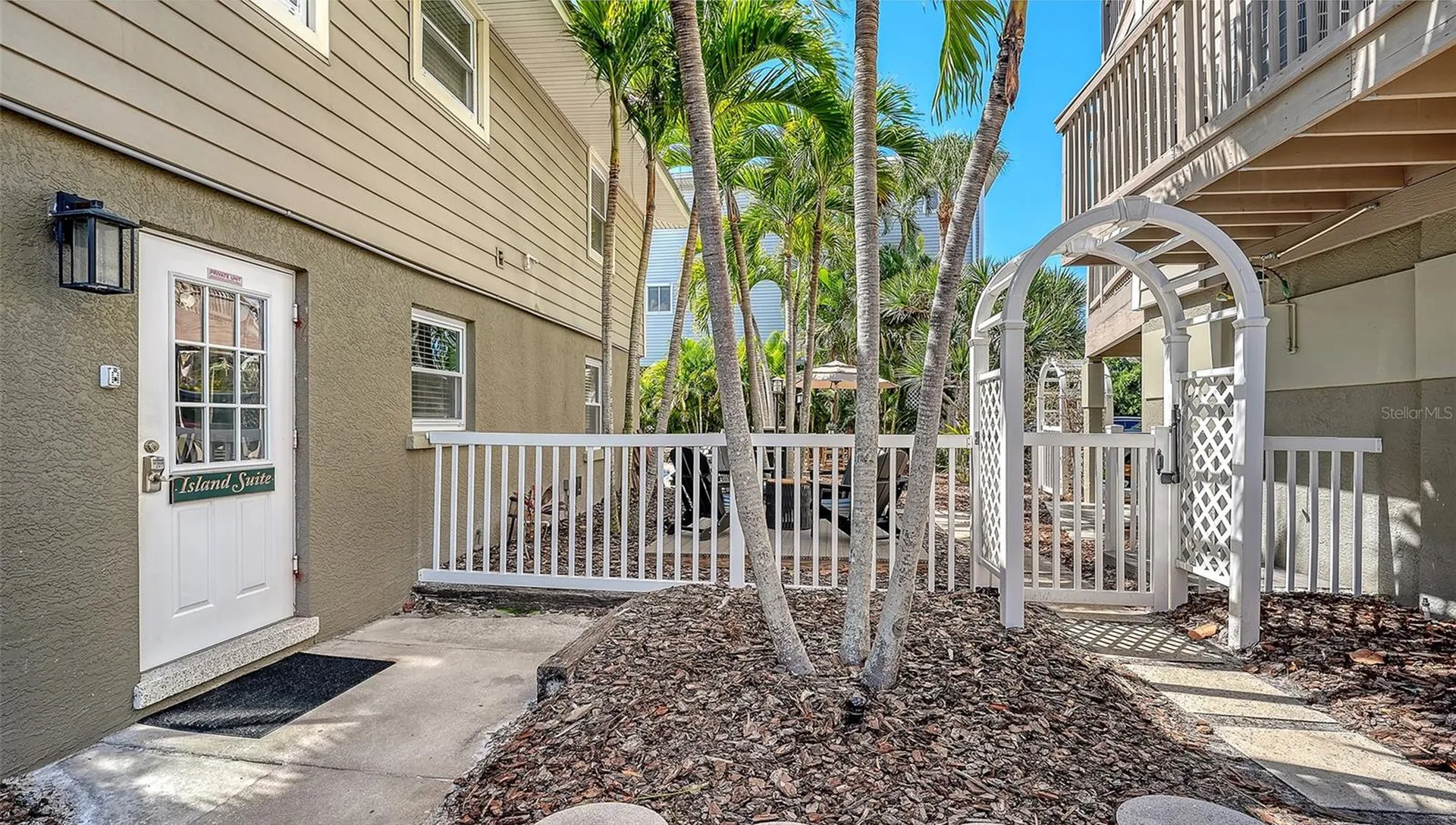 662 Calle Del Otono Sarasota FL 34242