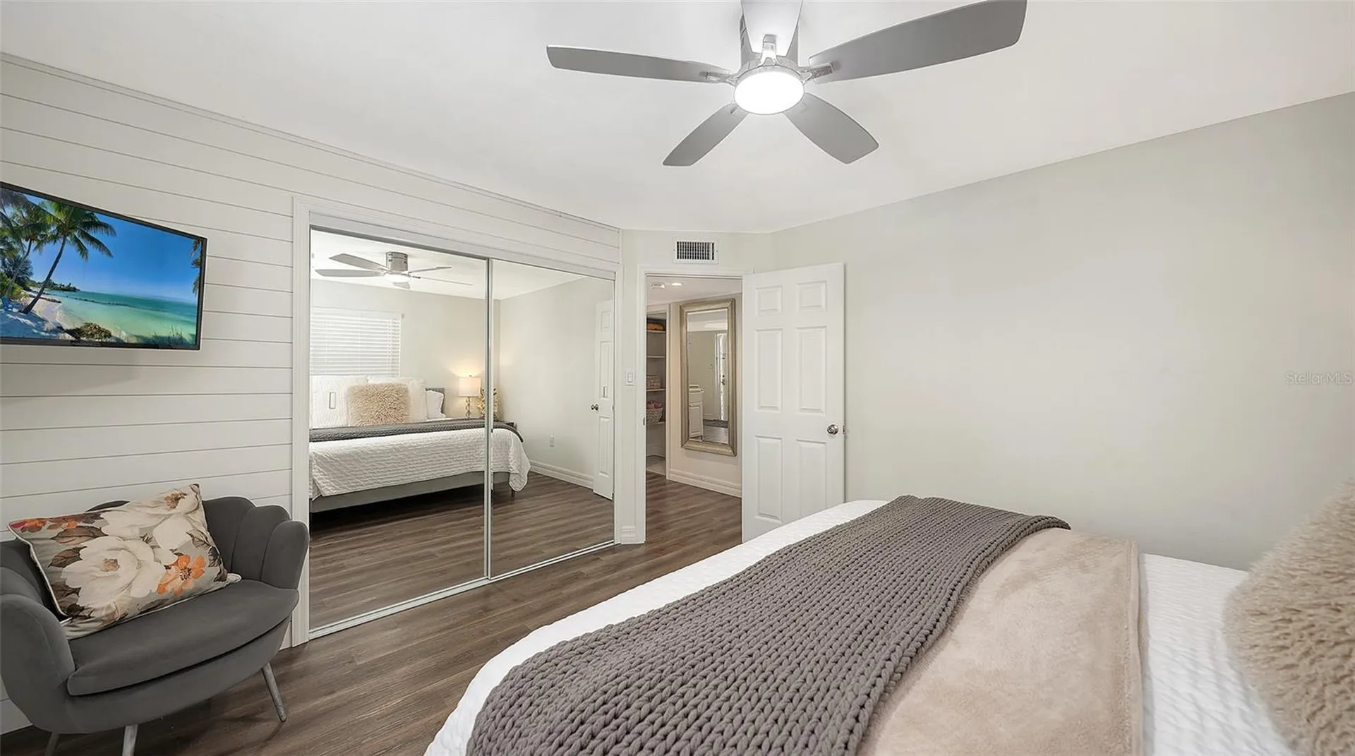 662 Calle Del Otono Sarasota FL 34242