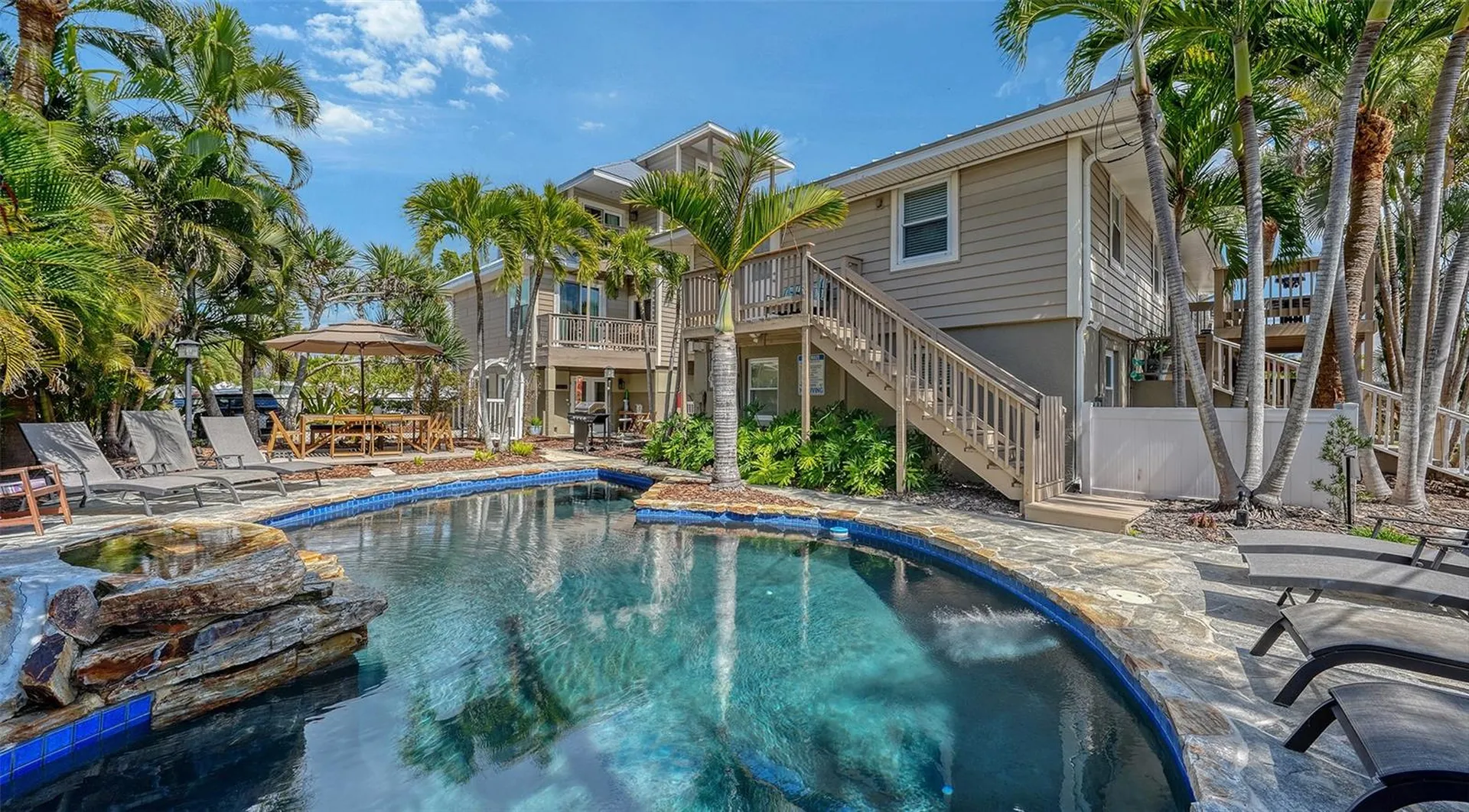 662 Calle Del Otono Sarasota FL 34242