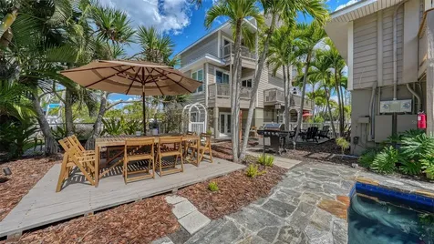 662 Calle Del Otono Sarasota FL 34242