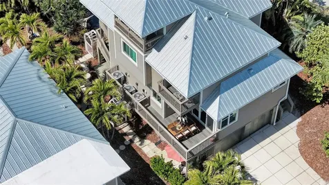 662 Calle Del Otono Sarasota FL 34242