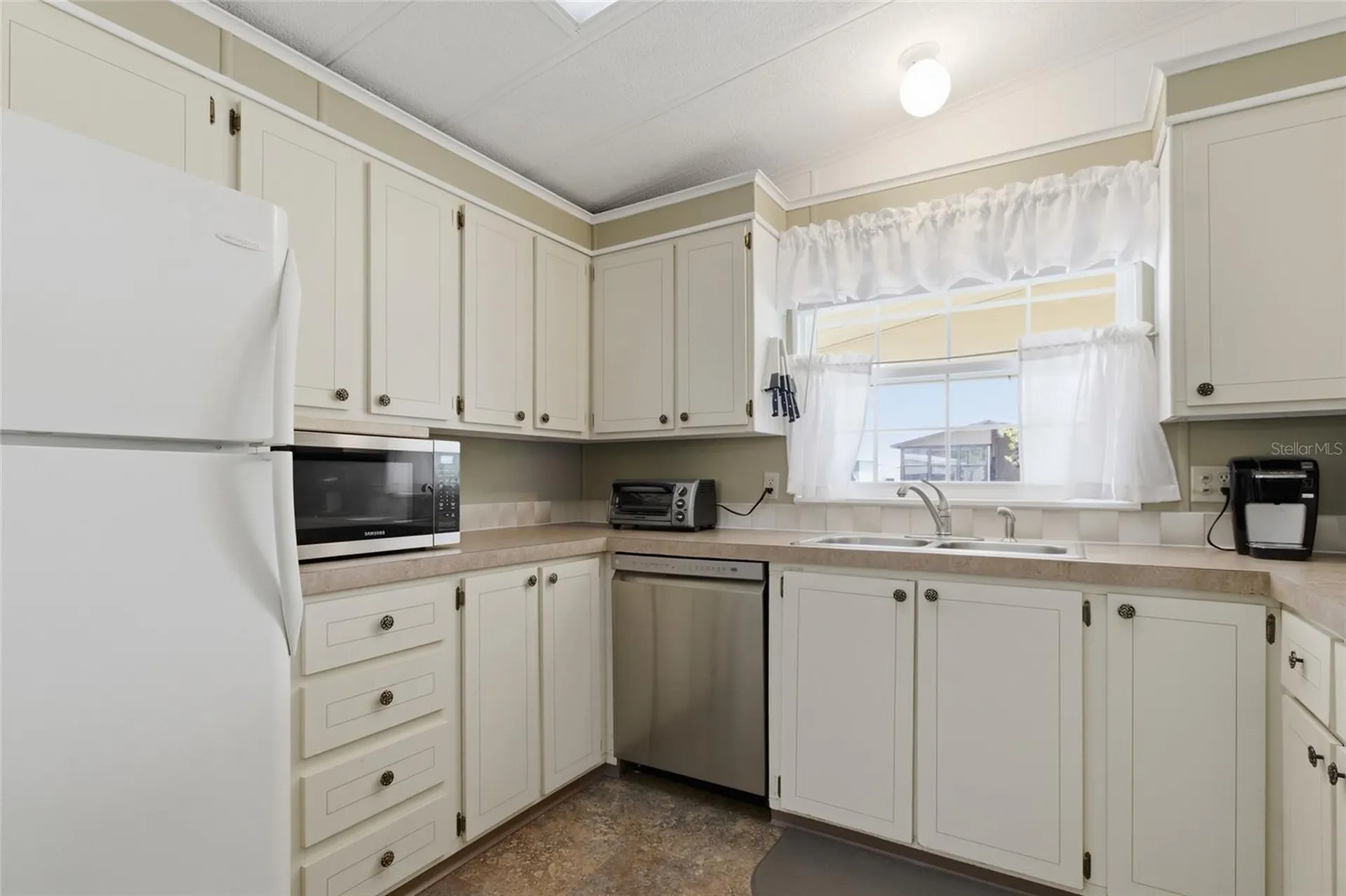 5533 Regal Way Zephyrhills FL 33541