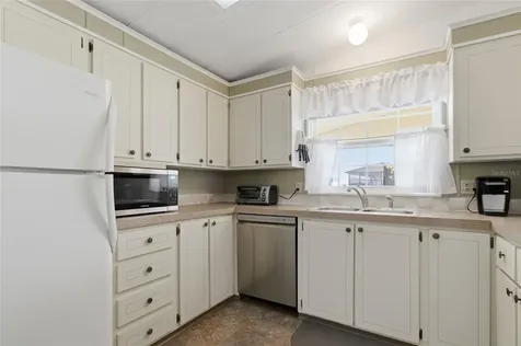 5533 Regal Way Zephyrhills FL 33541
