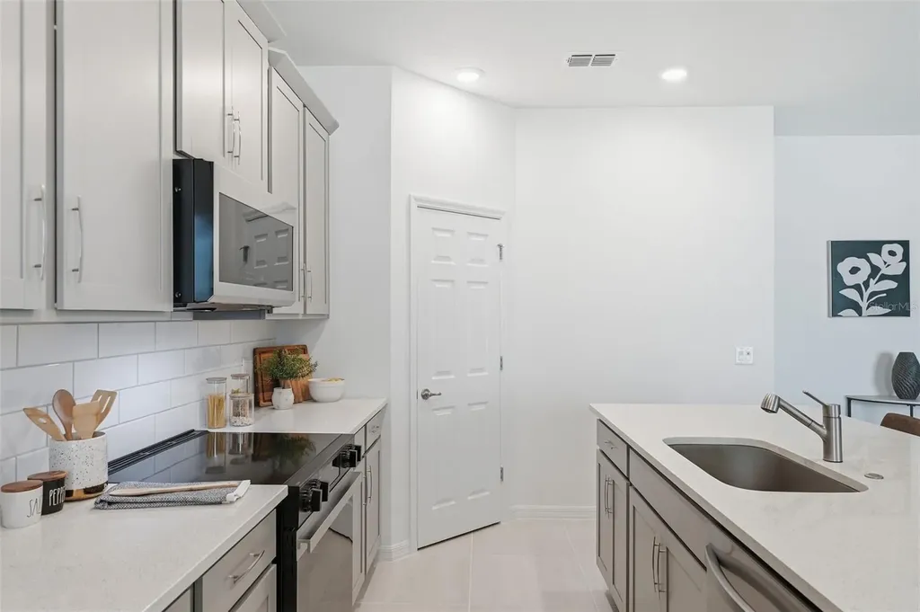 717 Farfields Street Deland FL 32724
