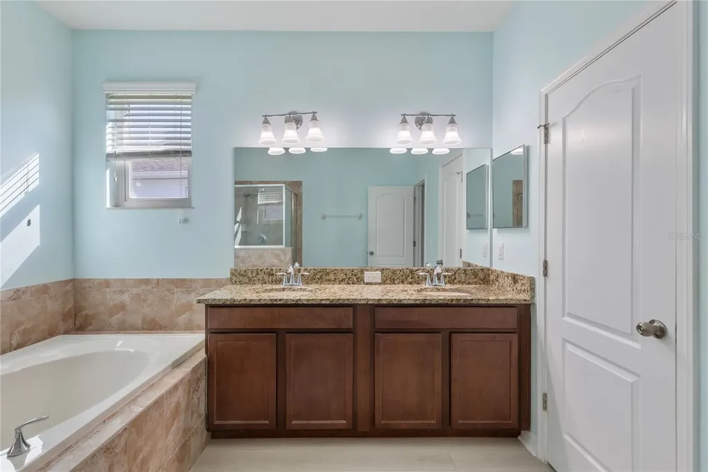 2626 Yukon Cliff Drive Ruskin FL 33570