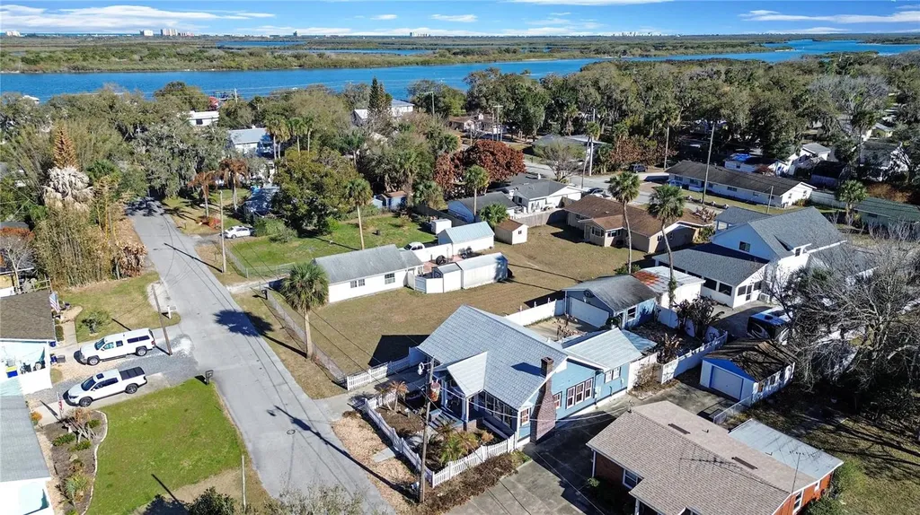 118 E Yelkca Terrace Edgewater FL 32132