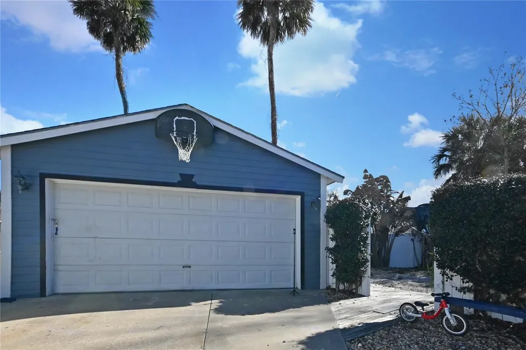 118 E Yelkca Terrace Edgewater FL 32132