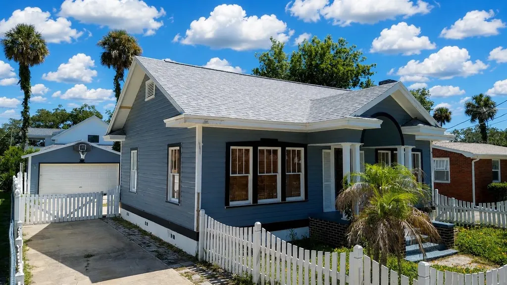 118 E Yelkca Terrace Edgewater FL 32132