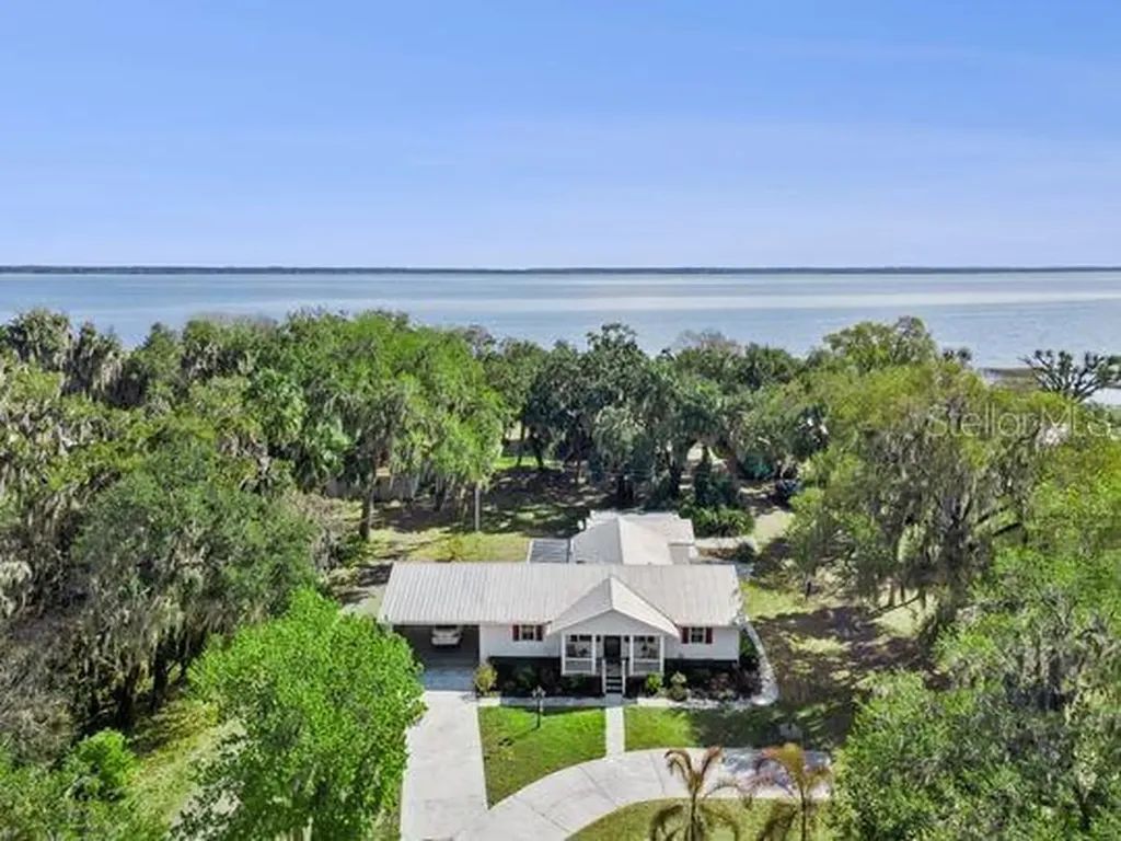 10744 W Beach Parkway Lake Wales FL 33898