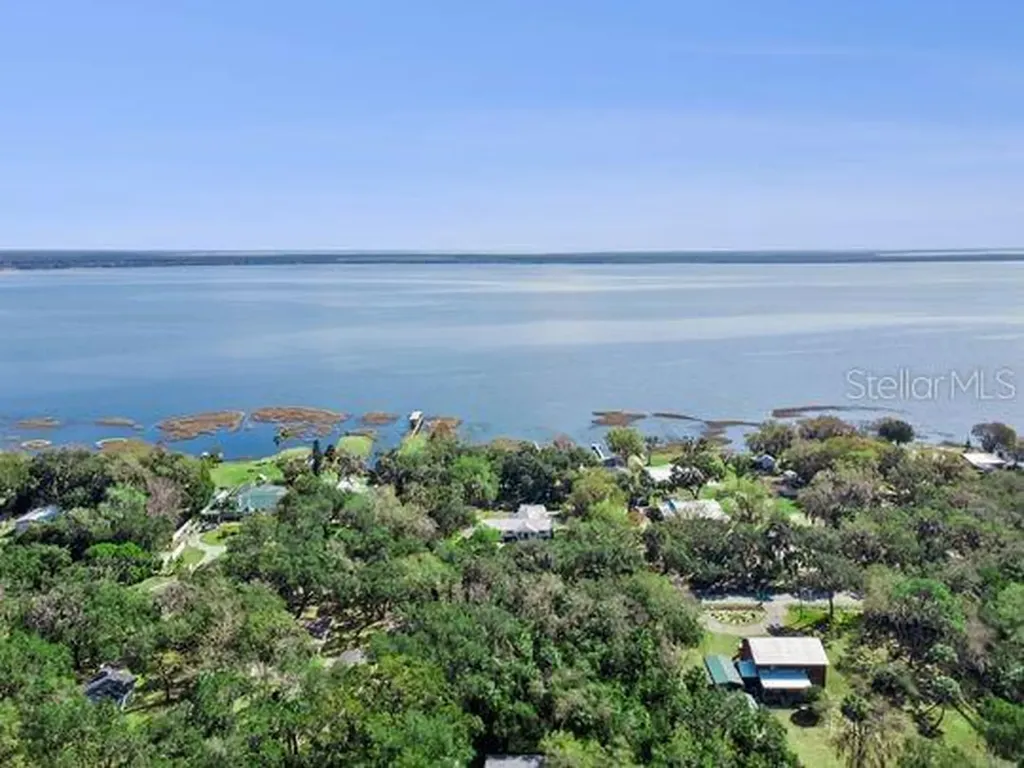 10744 W Beach Parkway Lake Wales FL 33898