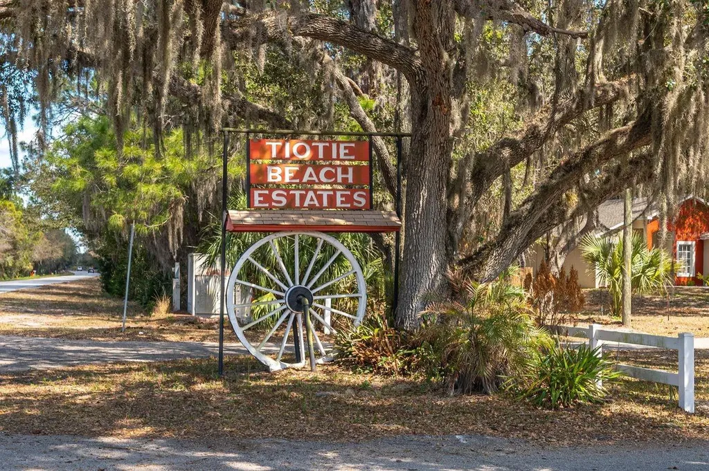 10744 W Beach Parkway Lake Wales FL 33898