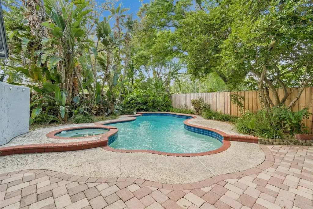 4438 Summer Oak Drive Tampa FL 33618