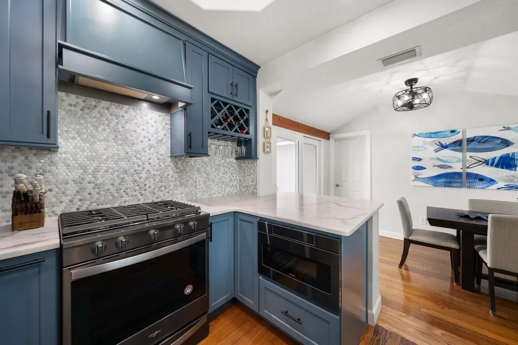 216 Grove Circle S Dunedin FL 34698