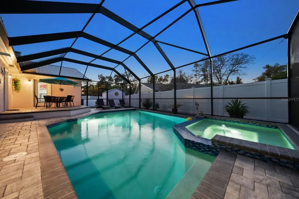 216 Grove Circle S Dunedin FL 34698