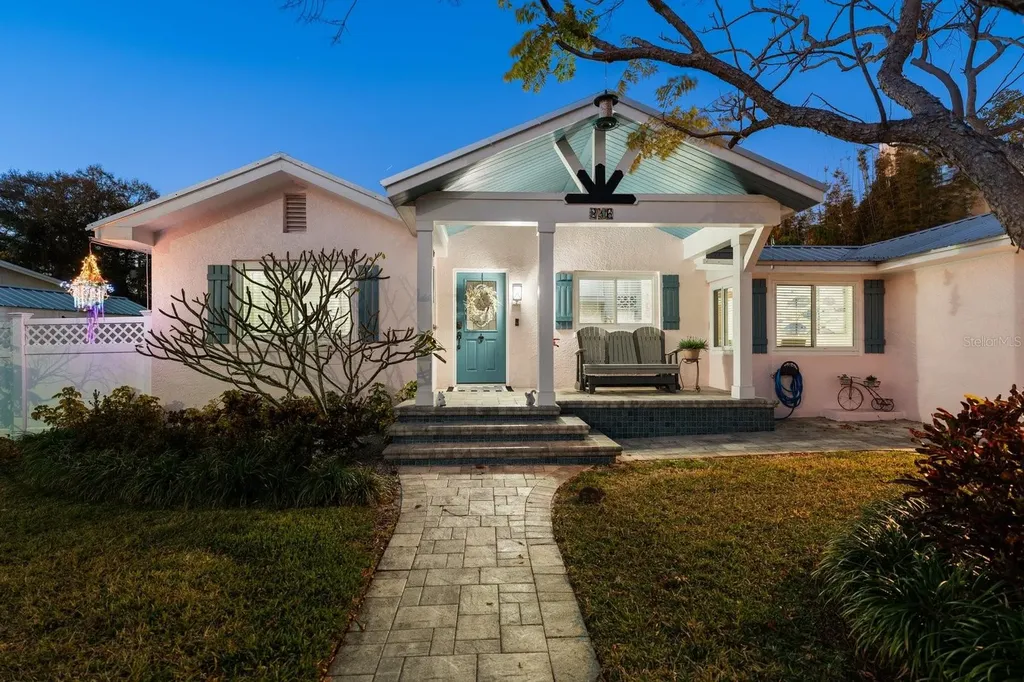 216 Grove Circle S Dunedin FL 34698
