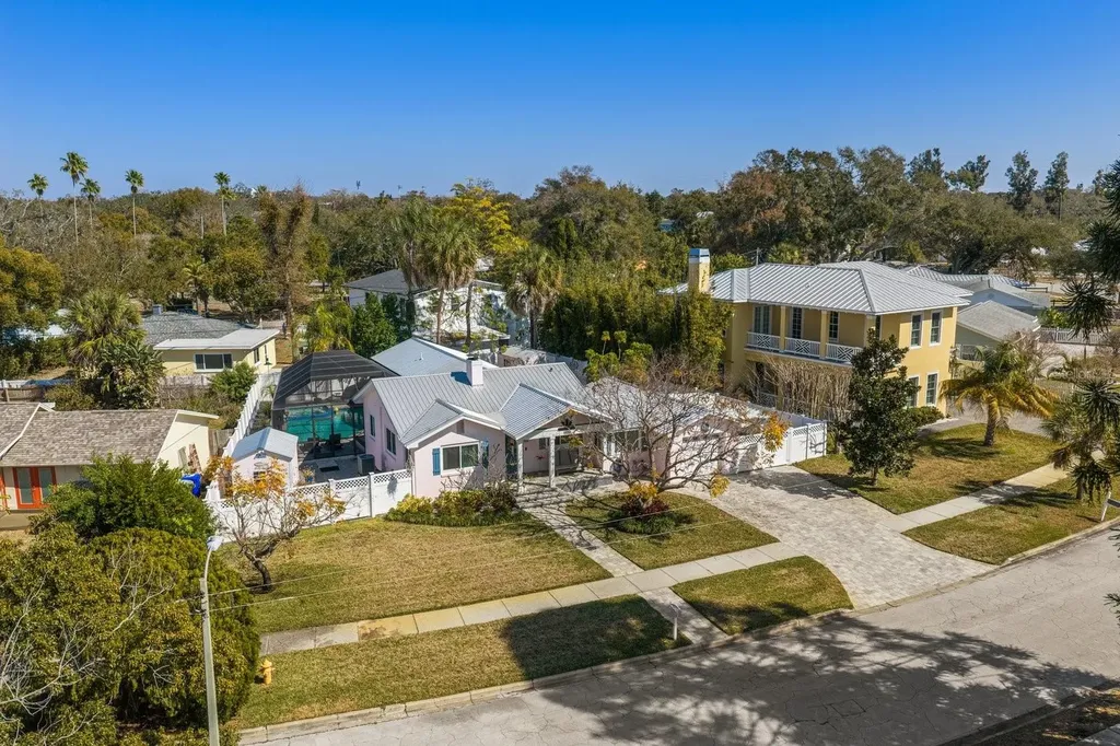 216 Grove Circle S Dunedin FL 34698