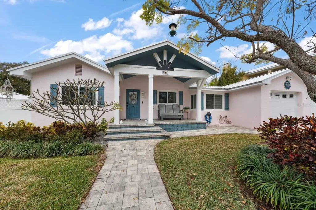 216 Grove Circle S Dunedin FL 34698