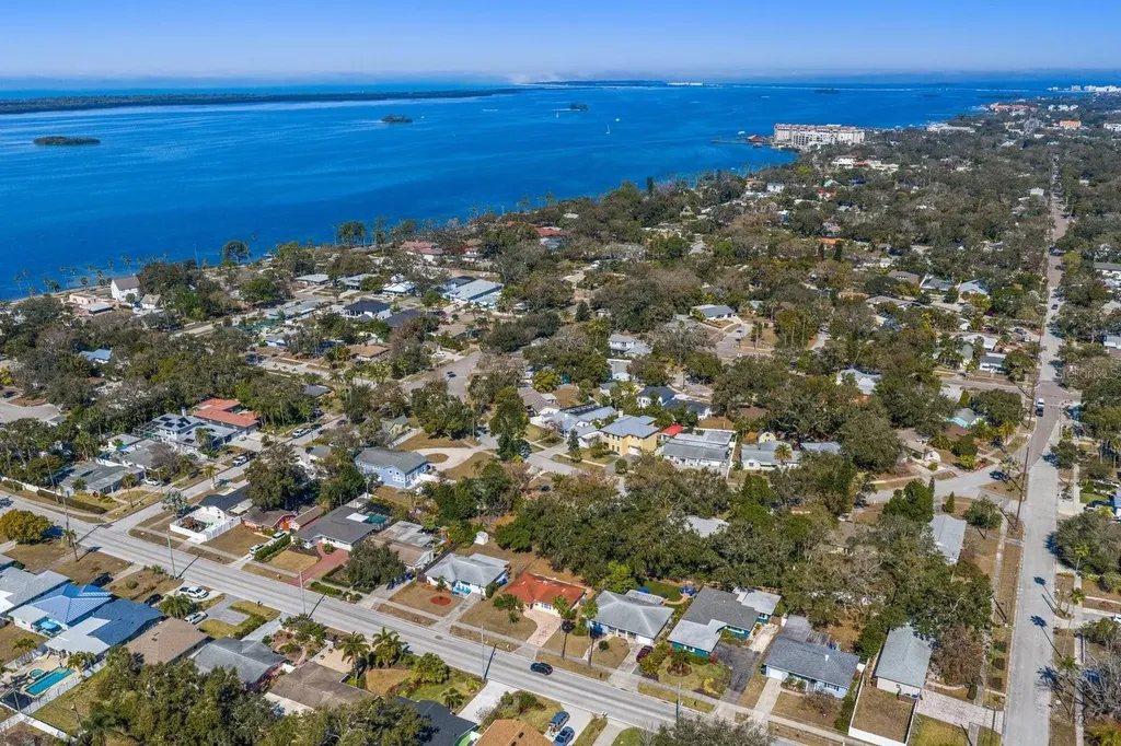 216 Grove Circle S Dunedin FL 34698