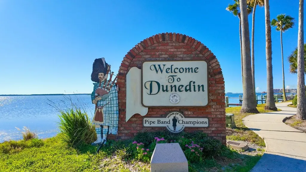 216 Grove Circle S Dunedin FL 34698