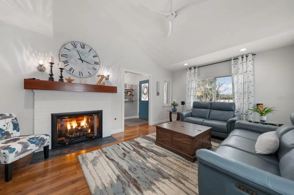 216 Grove Circle S Dunedin FL 34698