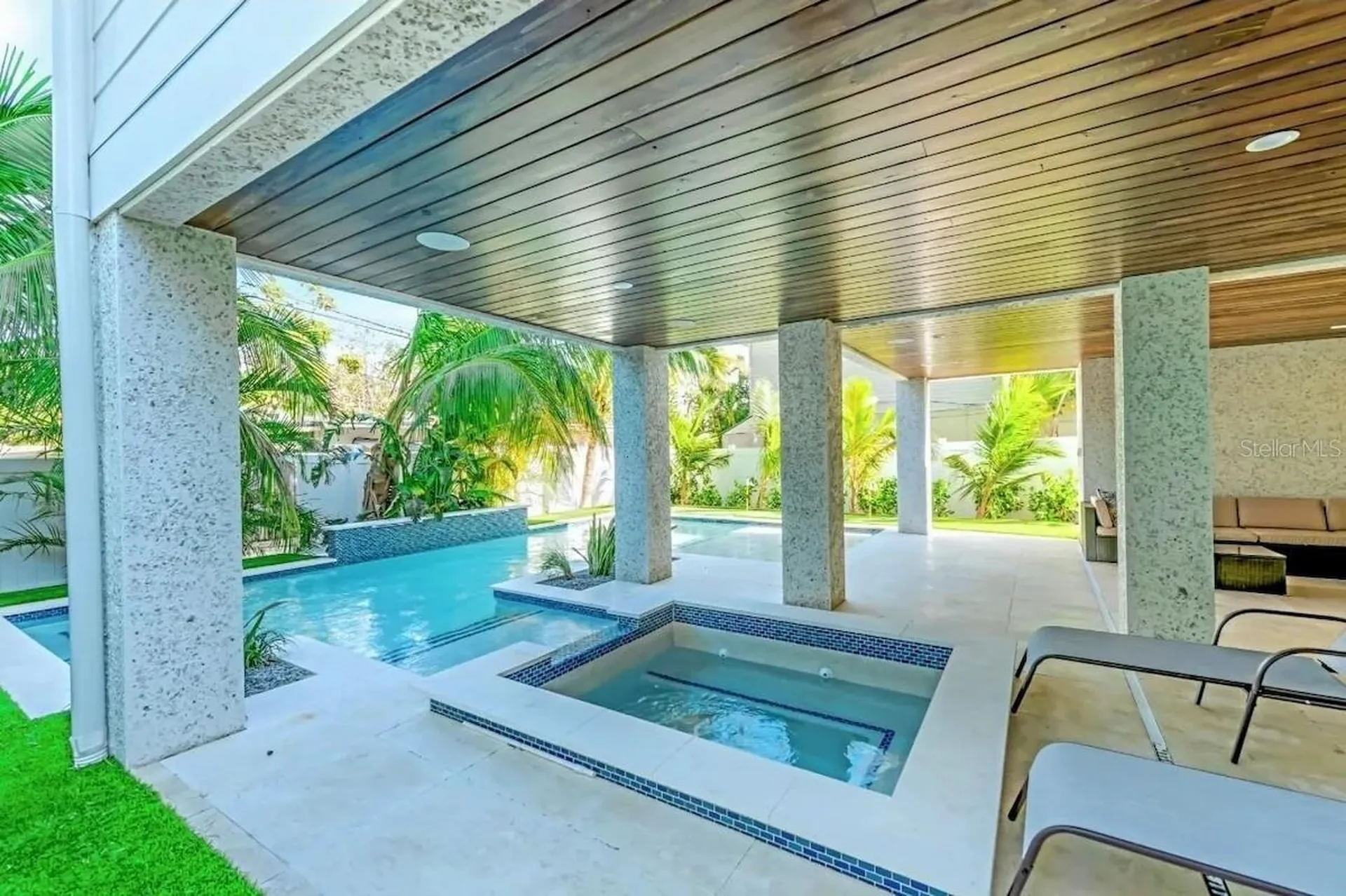 2403 Avenue C Bradenton Beach FL 34217