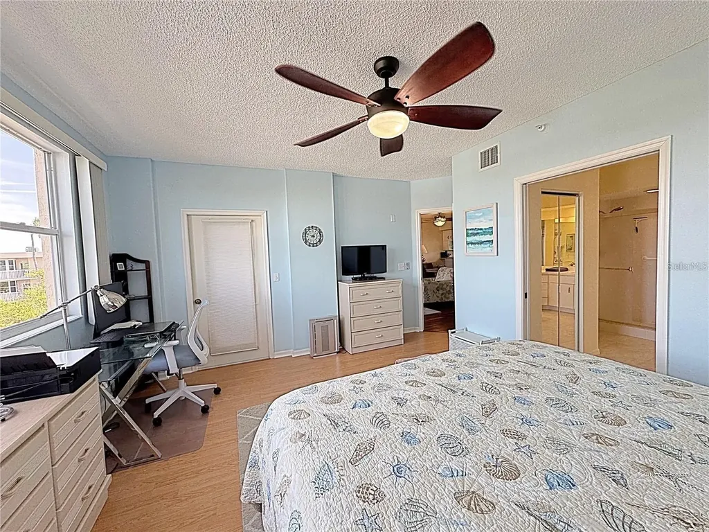 6205 Shoreline Drive St Petersburg FL 33708