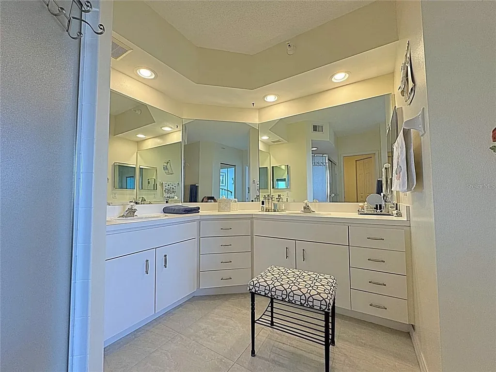 6205 Shoreline Drive St Petersburg FL 33708