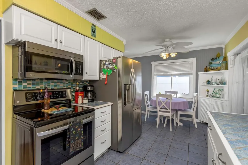 3094 Hillsdale Avenue Largo FL 33774