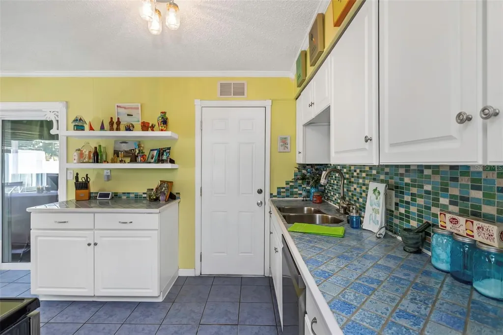 3094 Hillsdale Avenue Largo FL 33774