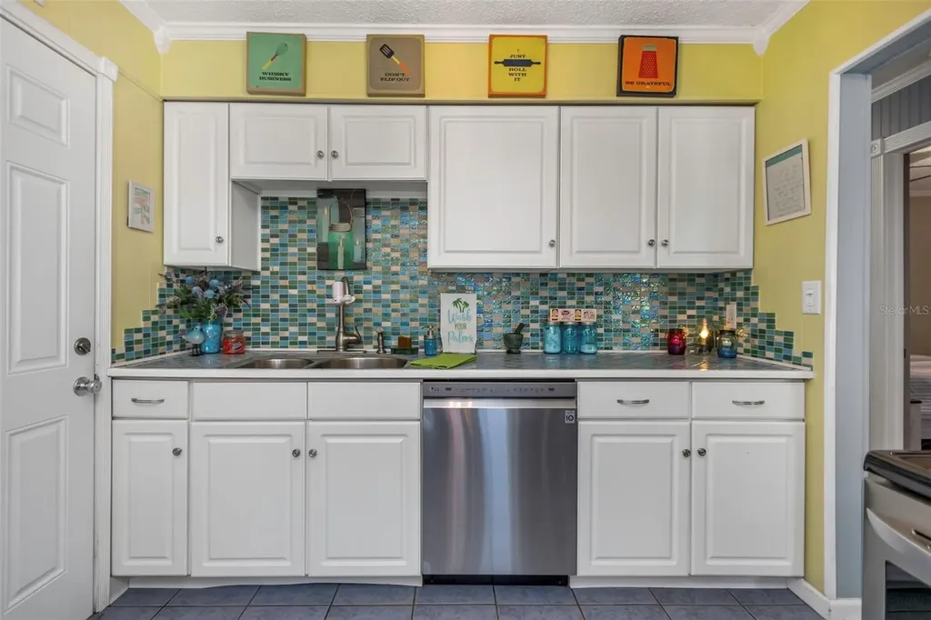 3094 Hillsdale Avenue Largo FL 33774