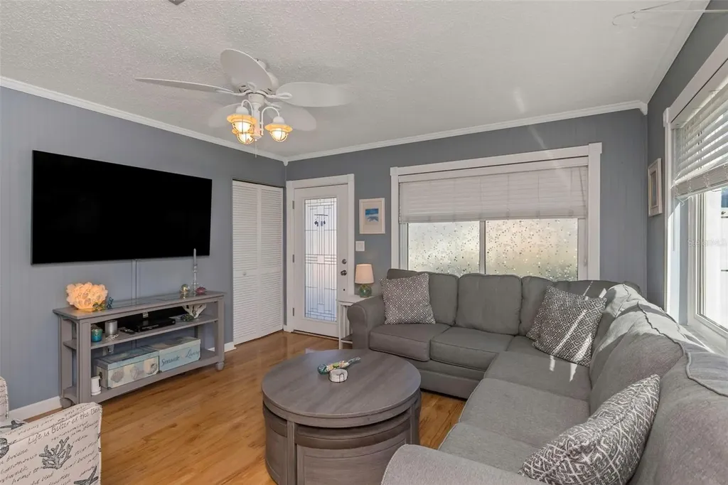 3094 Hillsdale Avenue Largo FL 33774